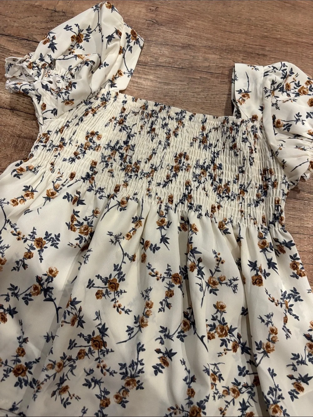 SHEIN White Floral Smocked Puff-Sleeve Top